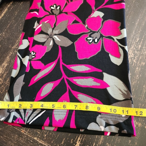 Chico's Travelers Pants Women's 1 M 8 Cropped Hibiscus Berry Knit Wide Leg NWT - Picture 9 of 12